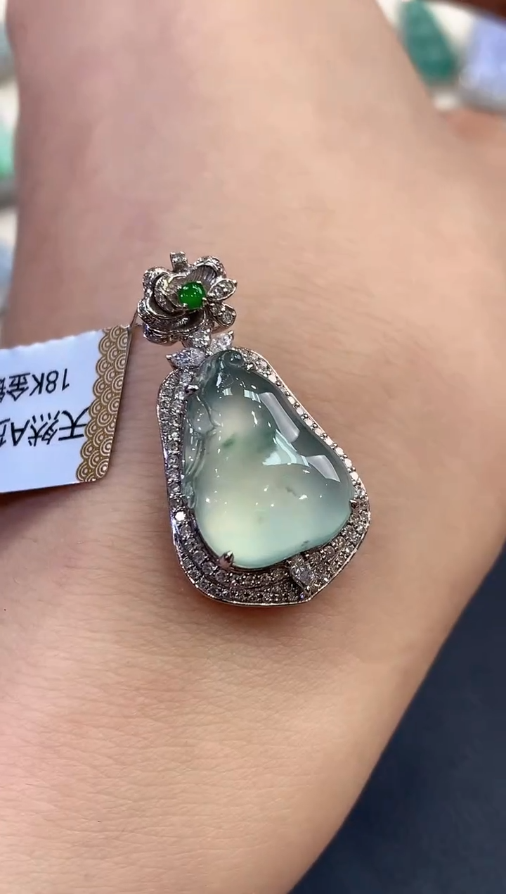 【闪购商品】翡翠吊坠(不含链)18K金镶嵌C116