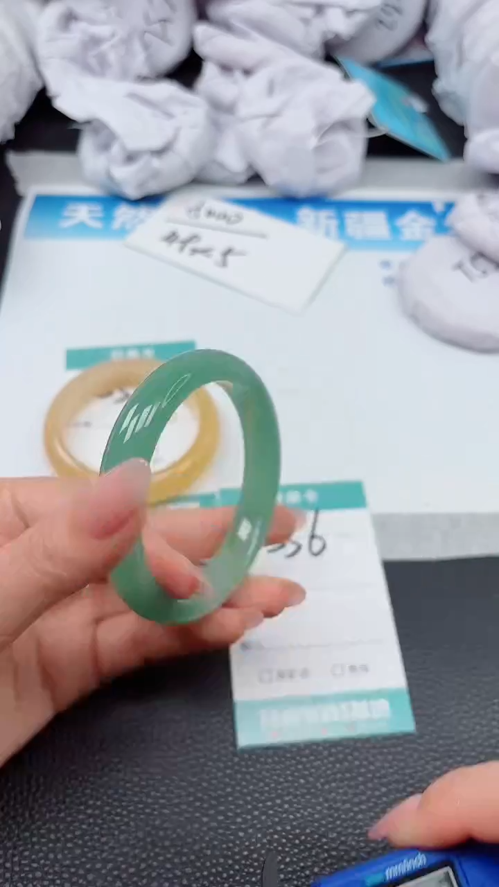 【闪购商品】石英质玉手镯未镶嵌A356