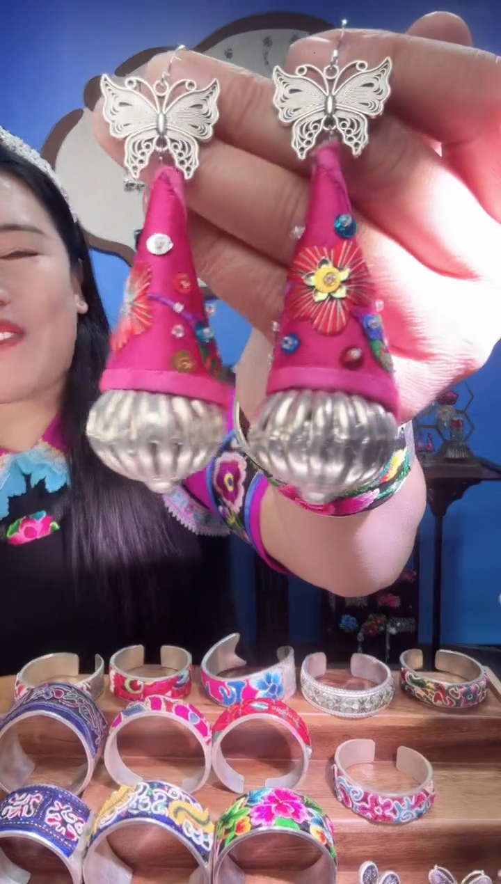 织绣非遗手工描银苗绣首饰23