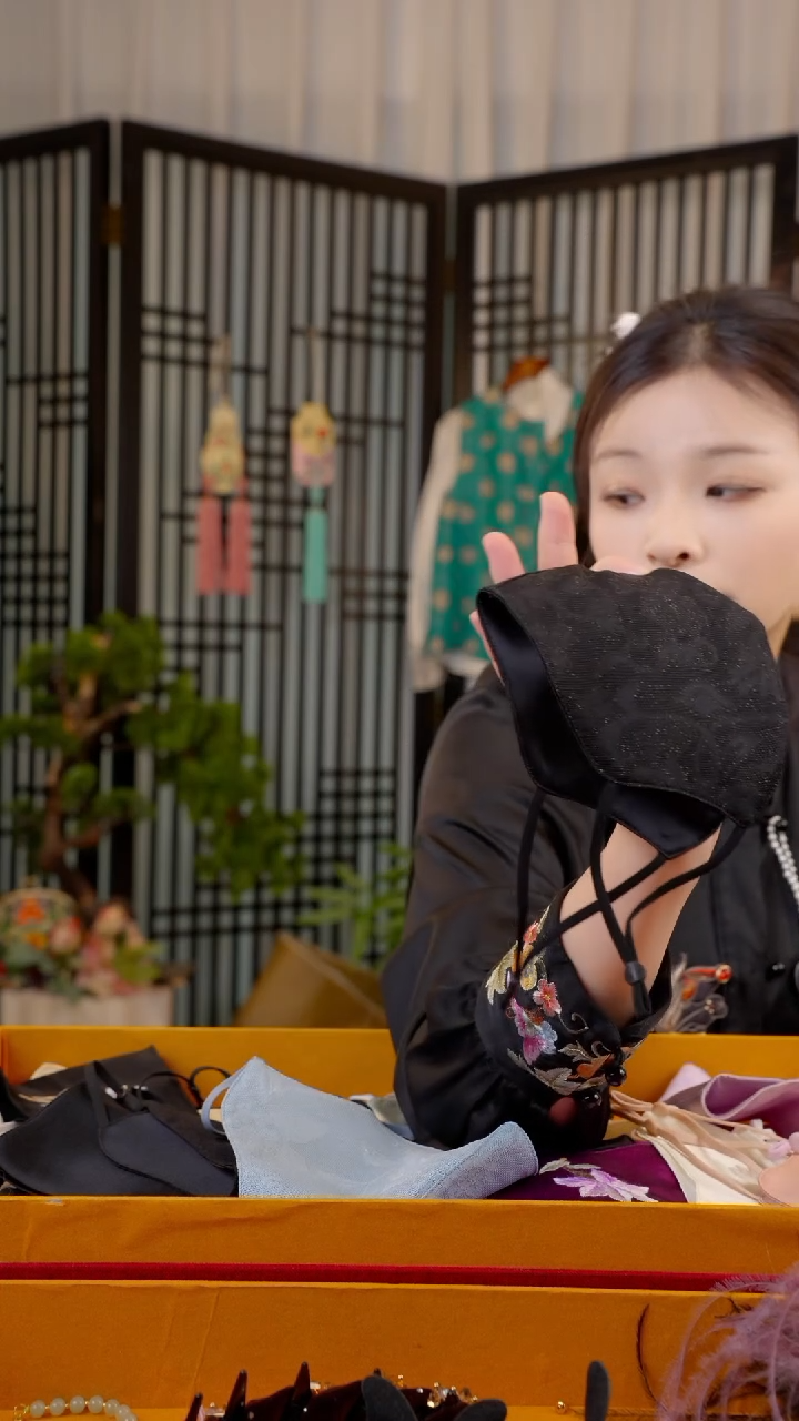 织绣润****?非遗苏绣绒花饰品