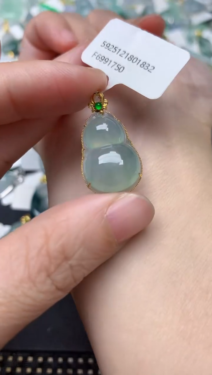 颈饰18K金镶嵌翡翠天然缅甸A货翡翠