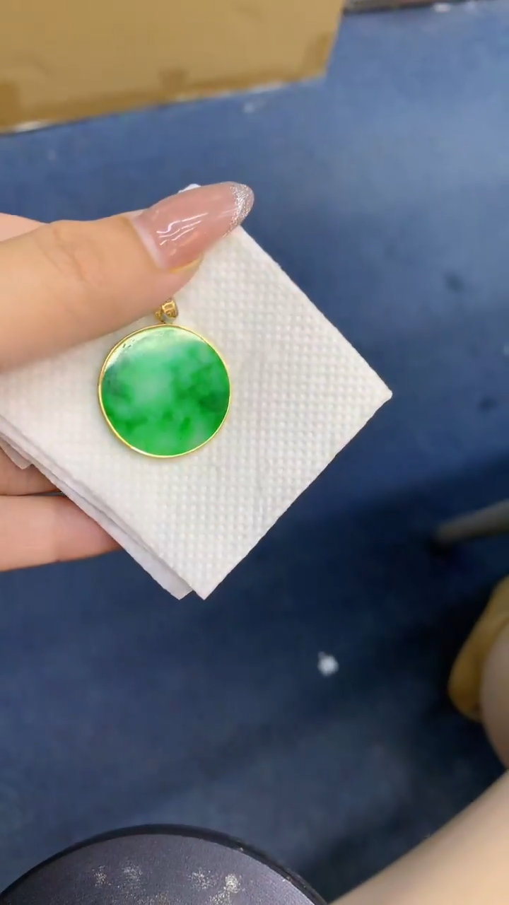 颈饰18K金镶嵌翡翠1