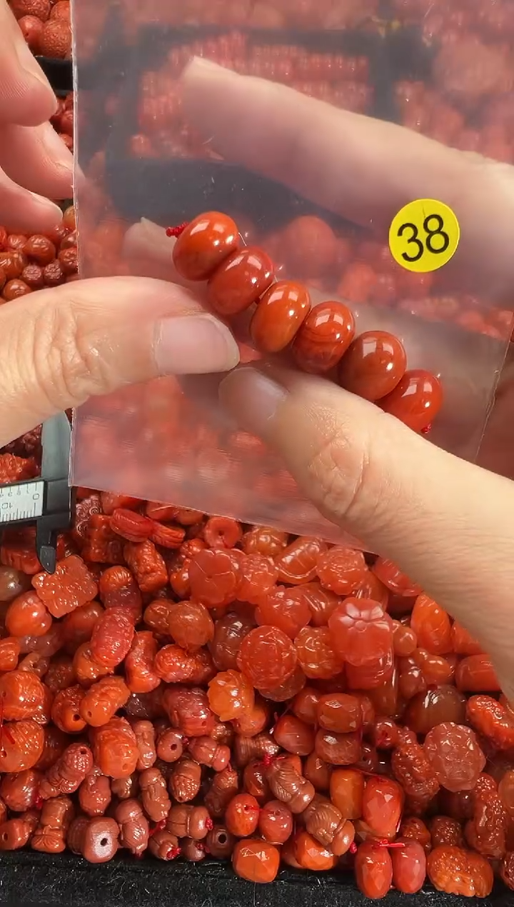 颈饰未镶嵌南红玛瑙1