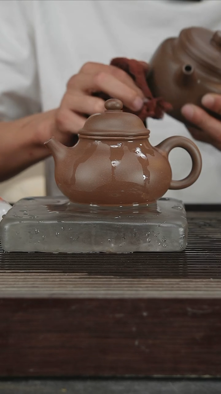 茶壶紫砂高工，带证330CC212号