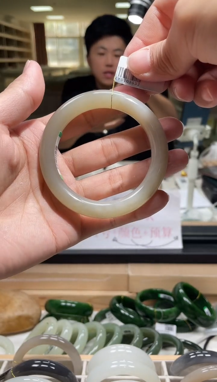 未镶嵌手镯和田玉56圈口 3052