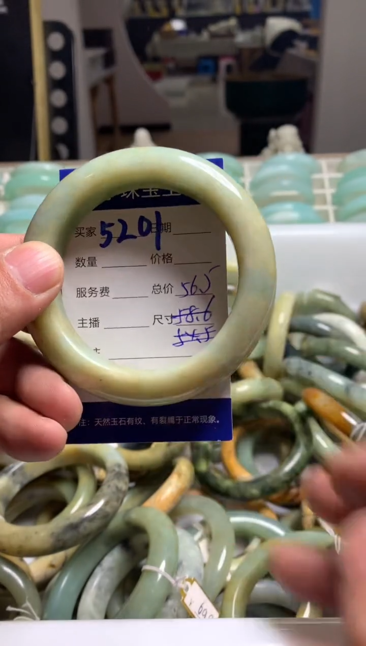 【闪购商品】蛇纹石玉手镯未镶嵌5201