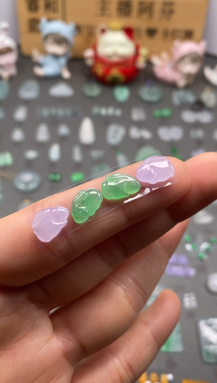 【闪购商品】翡翠颈饰未镶嵌冰紫和緑兔子1对/芬