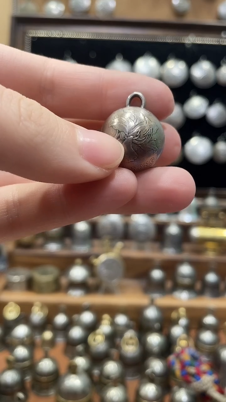 香港麒麟硬币圆铃铛配钥匙环玉米流苏