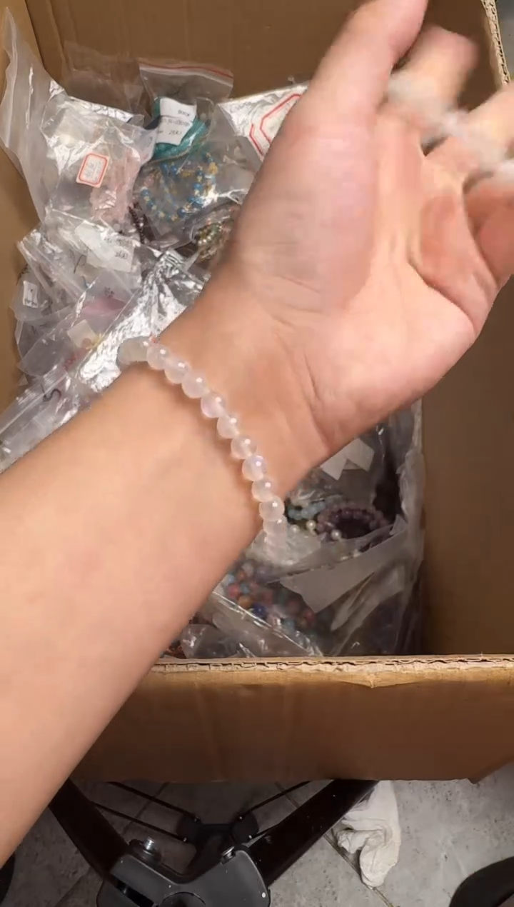 水晶手串未镶嵌上