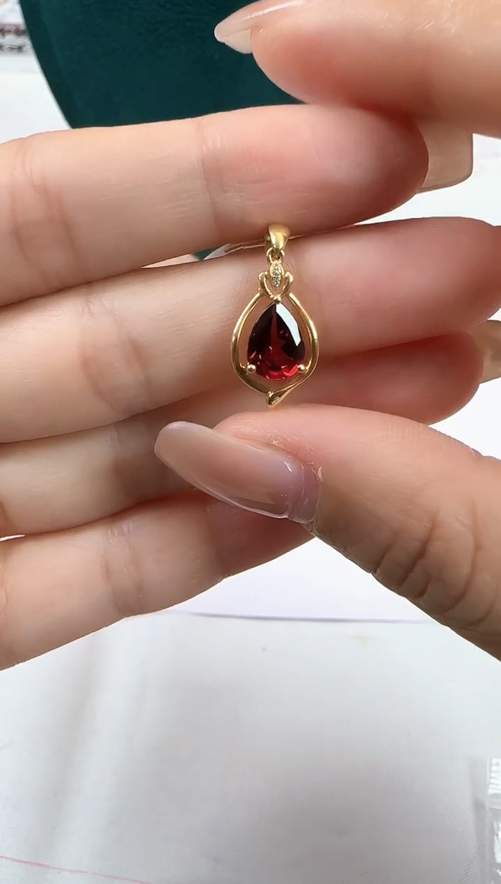 18K金镶嵌吊坠(不含链)石榴石1.12ct
