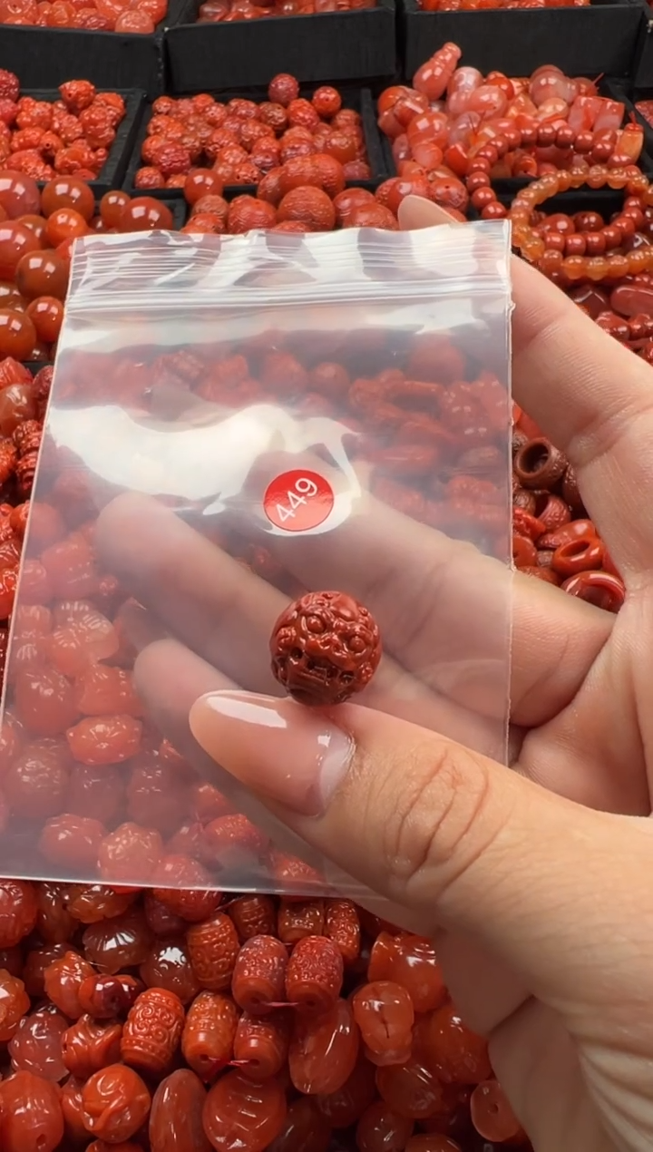 南红玛瑙未镶嵌颈饰1