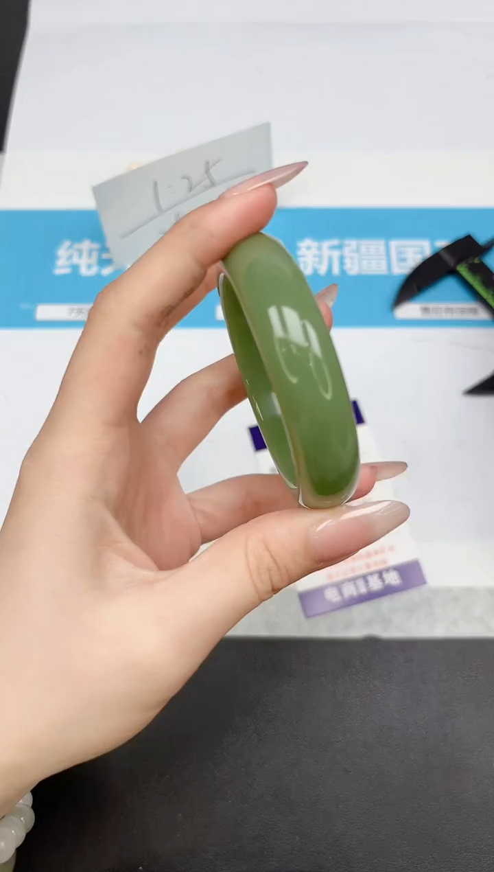 【闪购商品】石英质玉手镯未镶嵌499-54