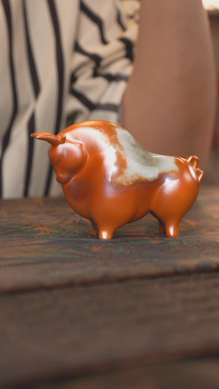 9柴房陶瓷柴烧落灰牛摆件