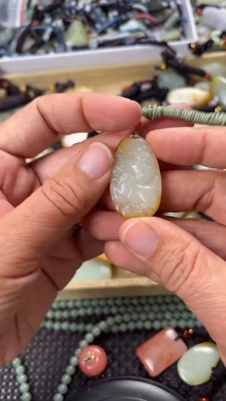 【闪购商品】和田玉颈饰未镶嵌多样性发货没有证书拍一发一有瑕