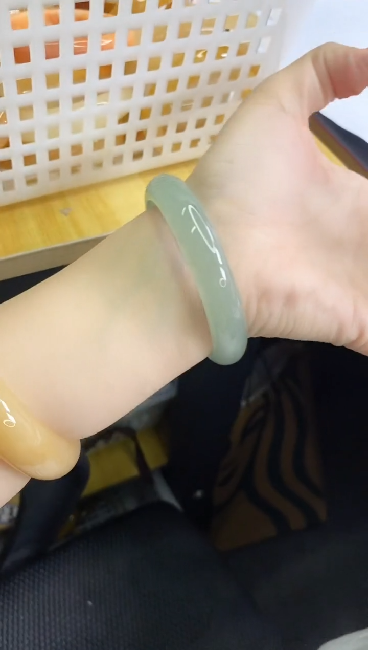 【闪购商品】石英质玉手镯未镶嵌384/58.8