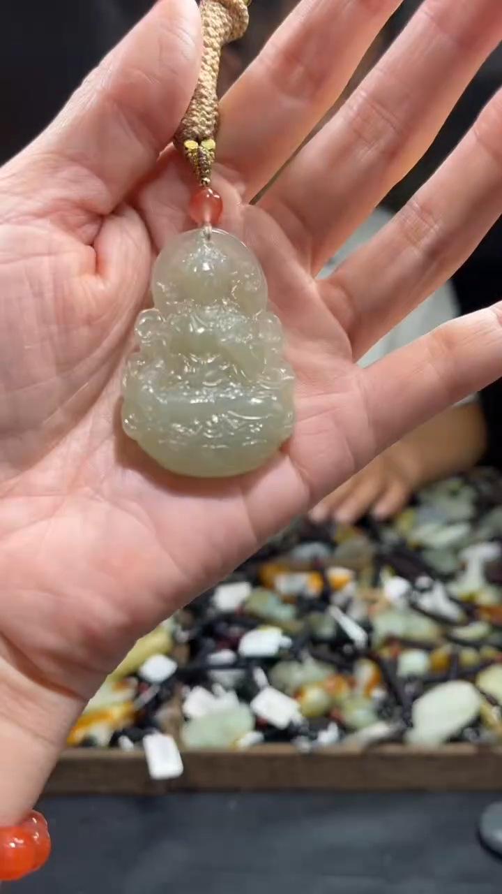 和田玉未镶嵌颈饰·