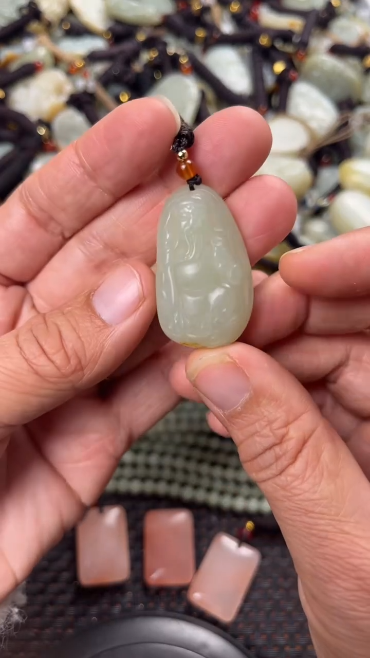 【闪购商品】和田玉颈饰未镶嵌多样性发货没有证书拍一发一有瑕