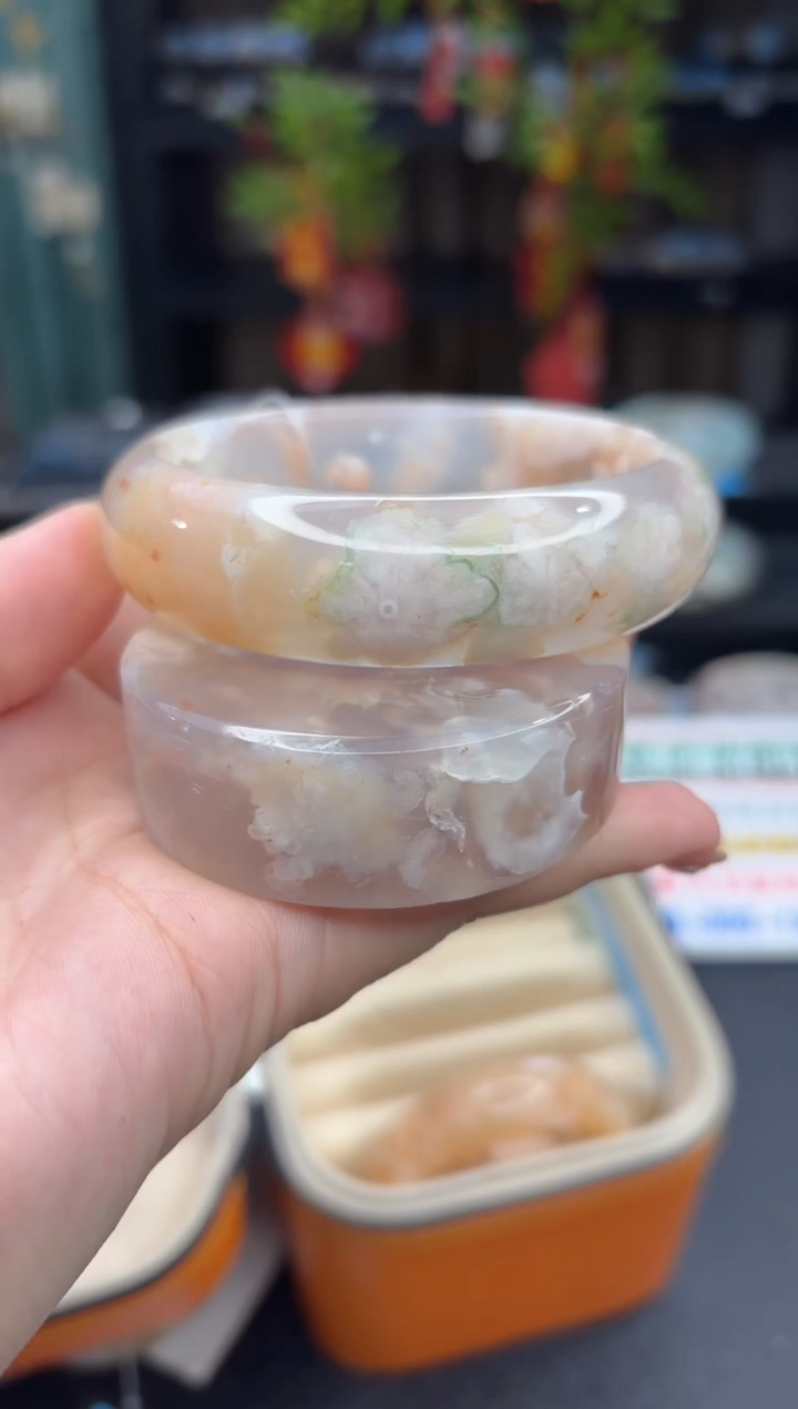 【闪购商品】石英质玉手镯未镶嵌104（63圈赠送镯心）