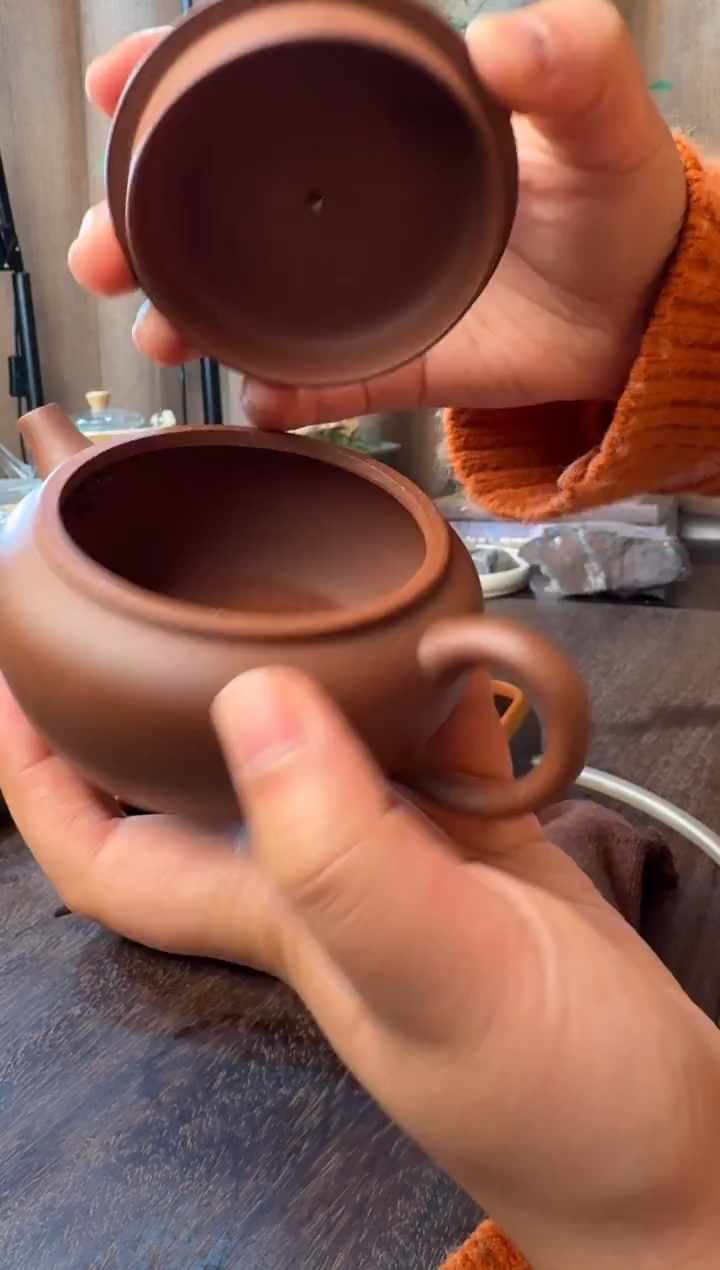 茶壶紫砂大彬诗意-半手工制-黄龙山紫泥-40目-容量：200CC