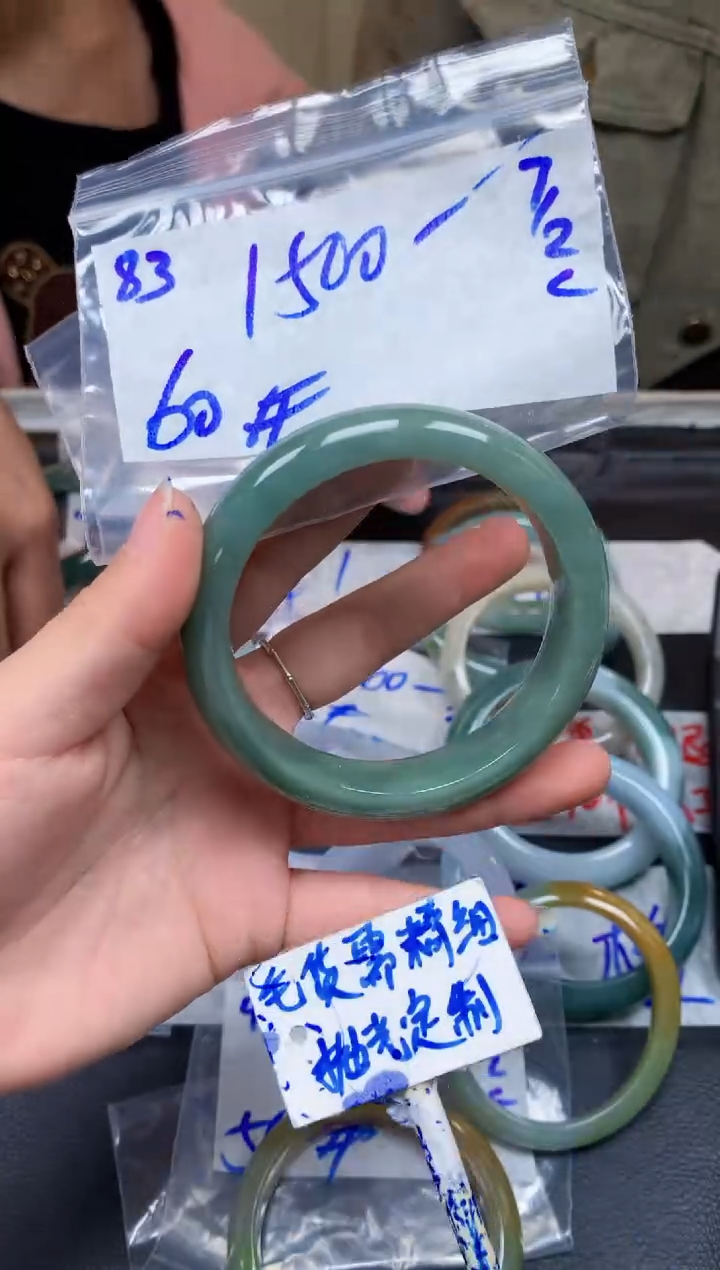 【闪购商品】定制翡翠未镶嵌83毛货需精细抛光手镯多样性拍一发一