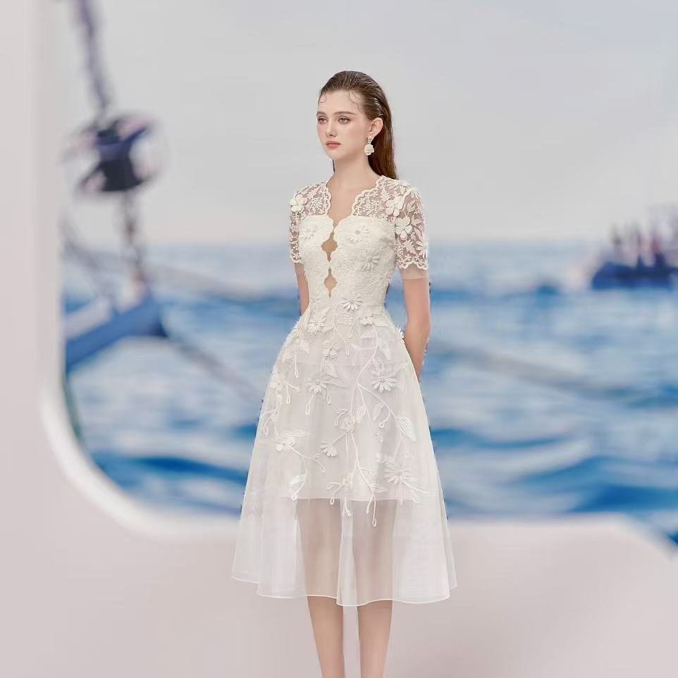 蕾丝仙女风白色蓬蓬镂空长裙小礼服立体花朵白月光连衣裙A176