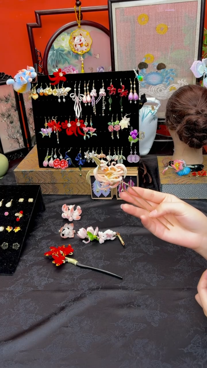 刺绣C****.非遗苏绣手工饰品改懒人夹