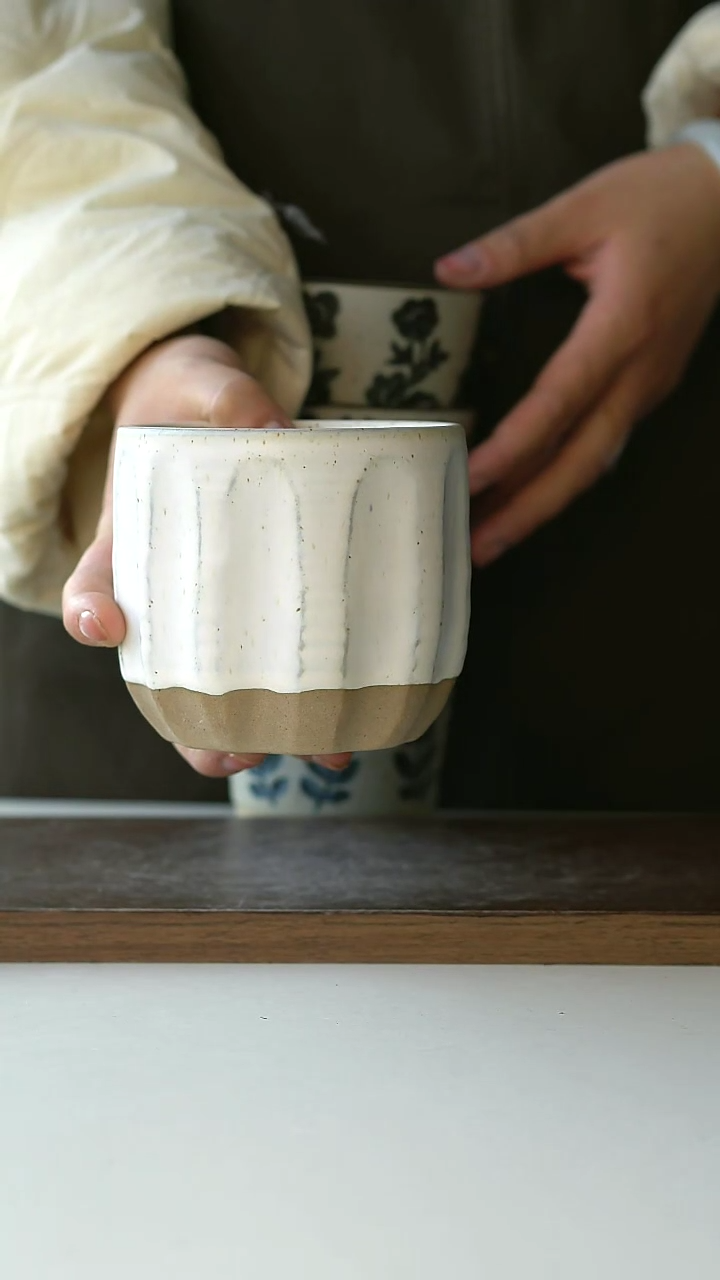 【闪购商品】陶瓷出加拿大粗陶条纹手握杯微瑕@4-2@