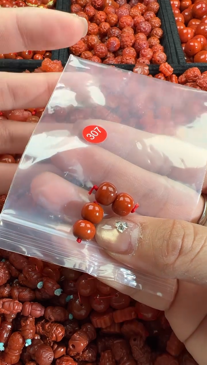 南红玛瑙未镶嵌颈饰1