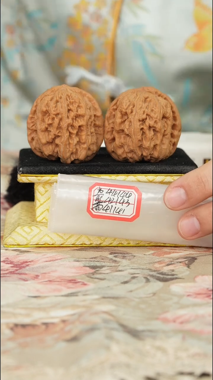 【闪购商品】文玩核桃把件非嫁接大粗筋微修