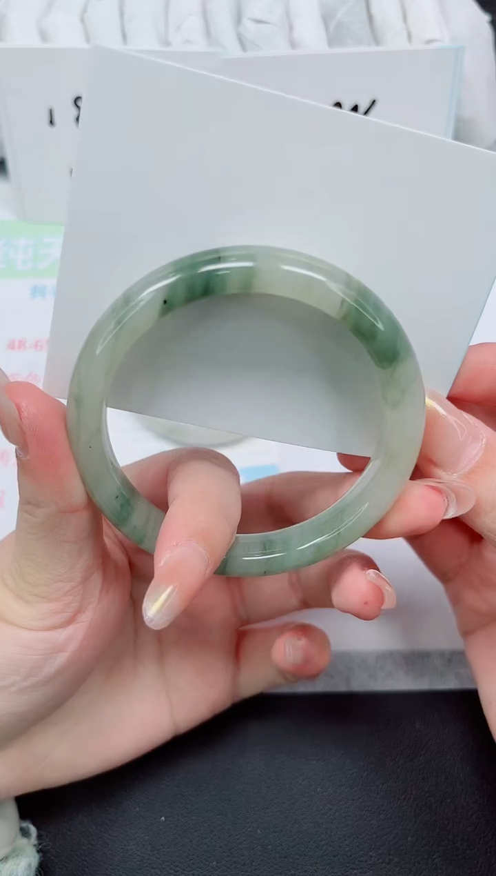 【闪购商品】石英质玉手镯未镶嵌85