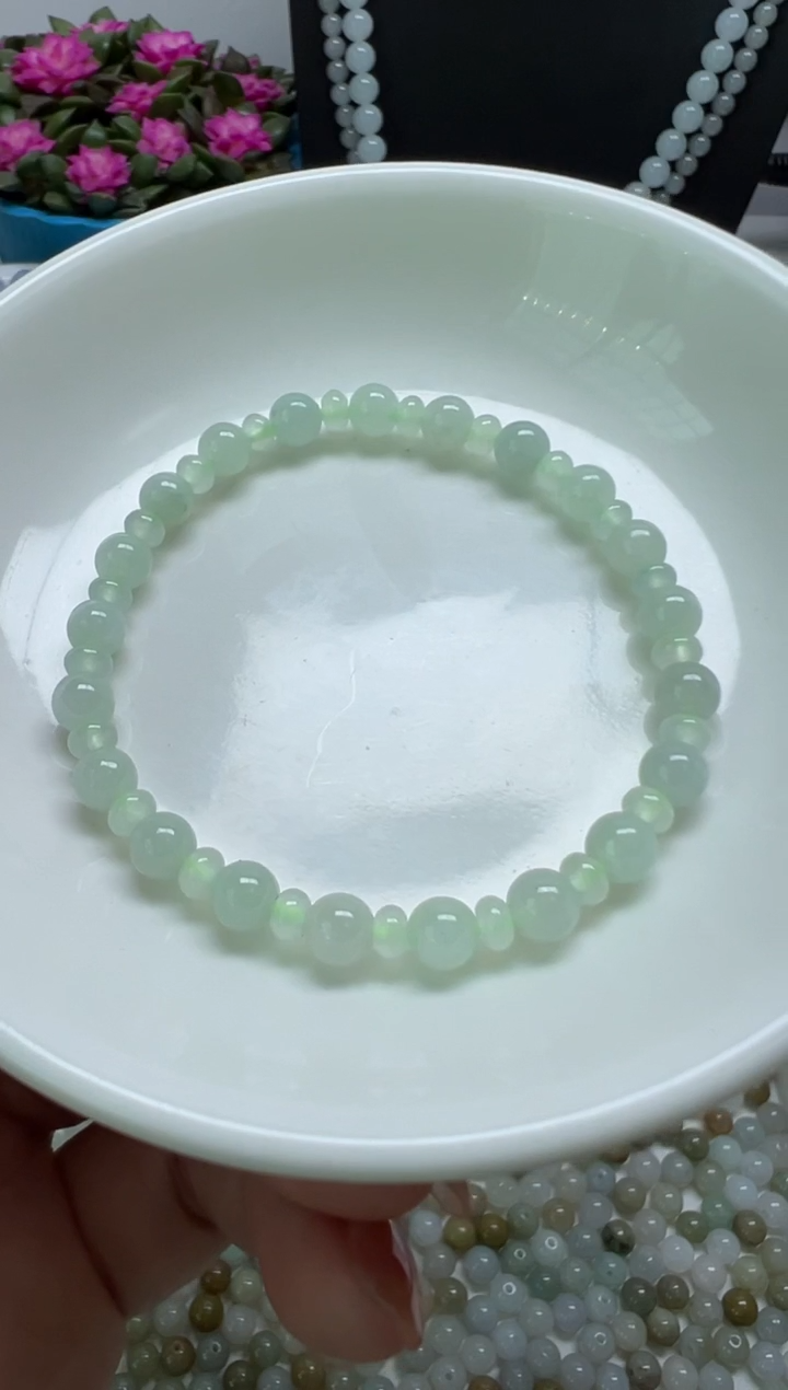 散珠翡翠纯天然缅甸A货翡翠卡5.8，42颗