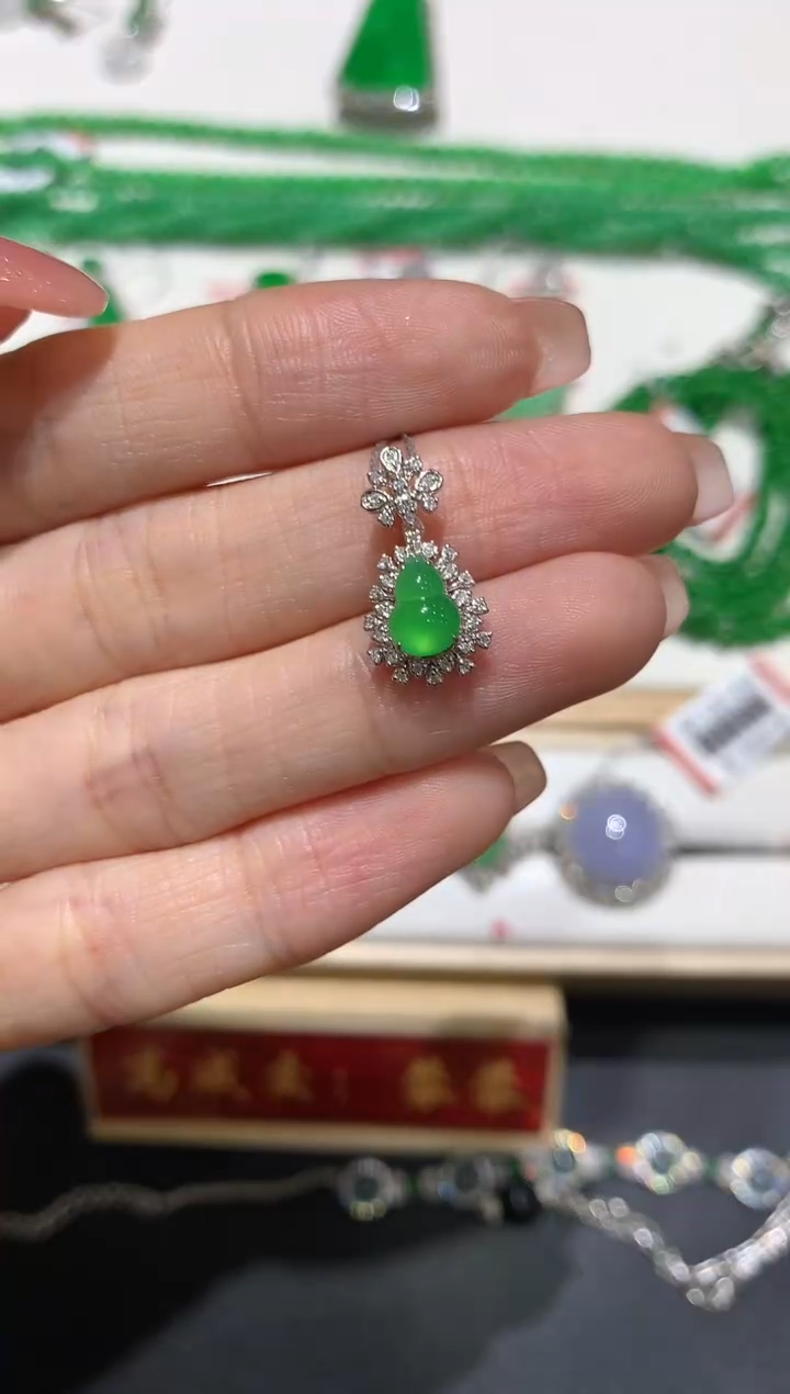 【闪购商品】翡翠吊坠(不含链)18K金镶嵌团购1