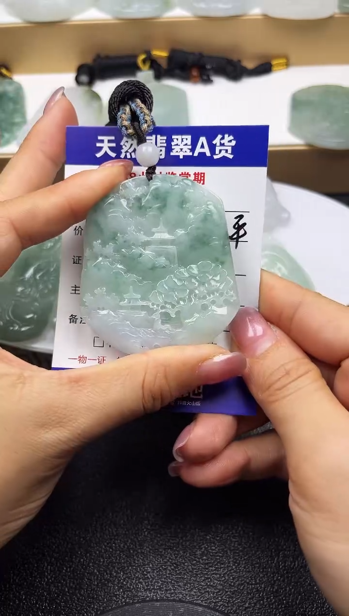 颈饰未镶嵌翡翠              