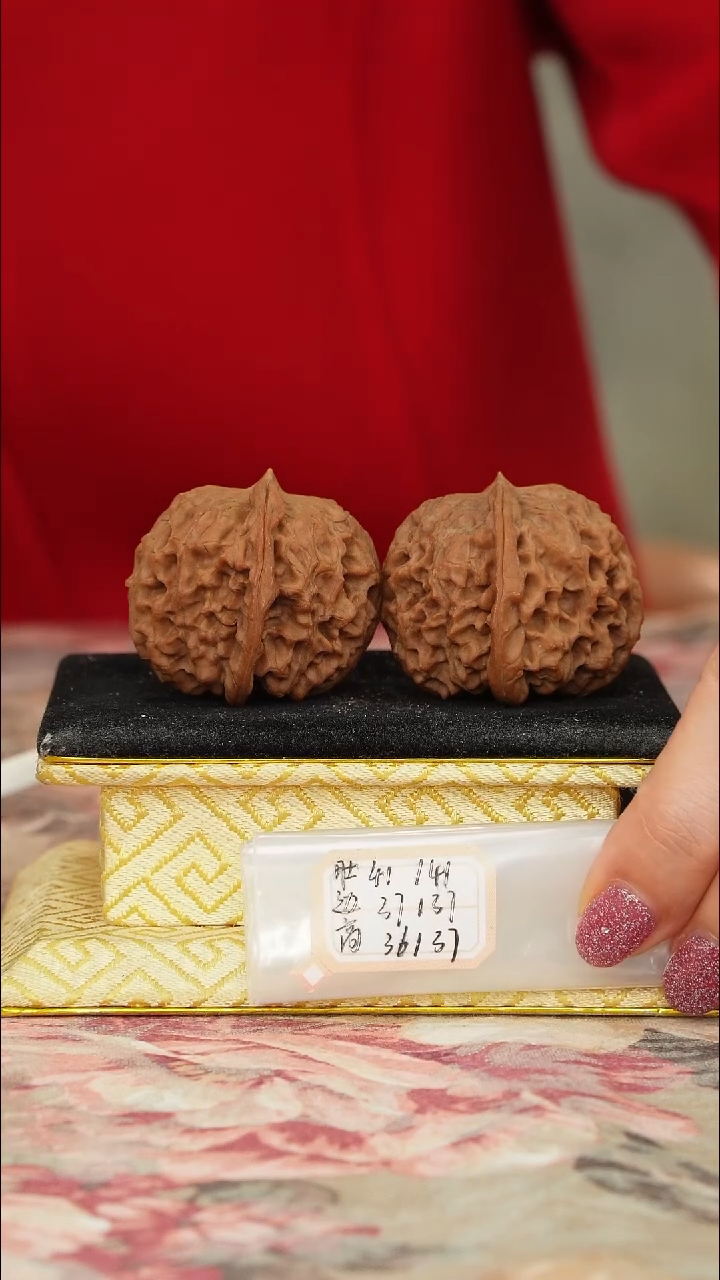 【闪购商品】文玩核桃把件非嫁接元宝