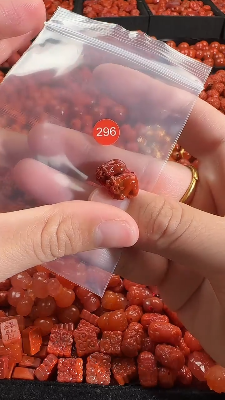 颈饰未镶嵌南红玛瑙1