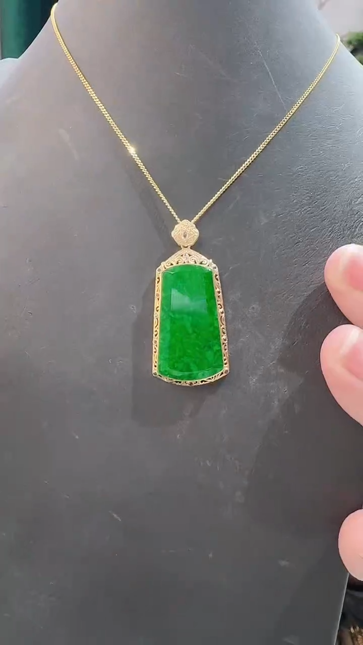 颈饰18K金镶嵌翡翠8888888888888
