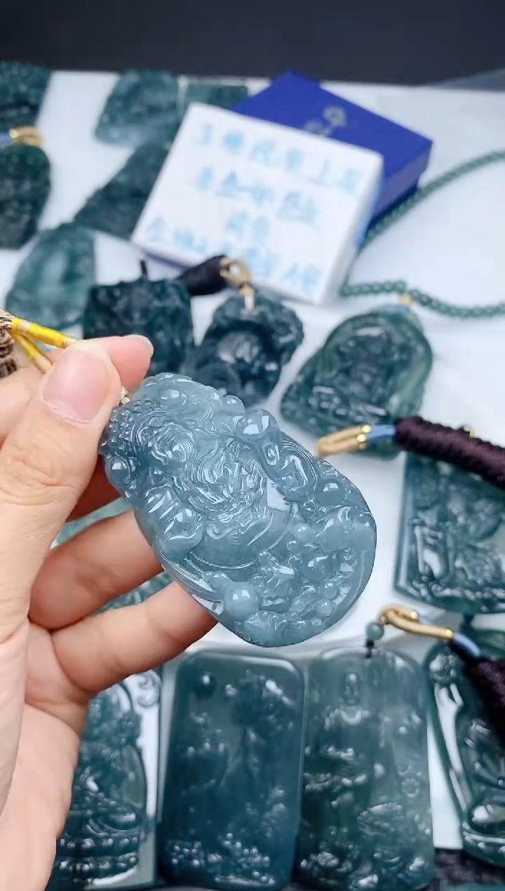 翡翠未镶嵌颈饰1