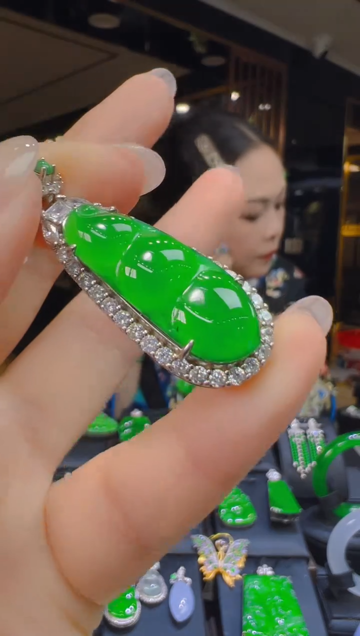 吊坠(赠链)银S925镶嵌翡翠021(多样性发货发其一)