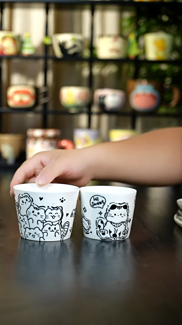 杯子线条小猫手持杯