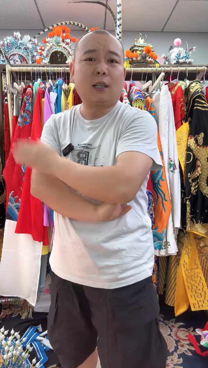 百**仪戏曲白色男靠