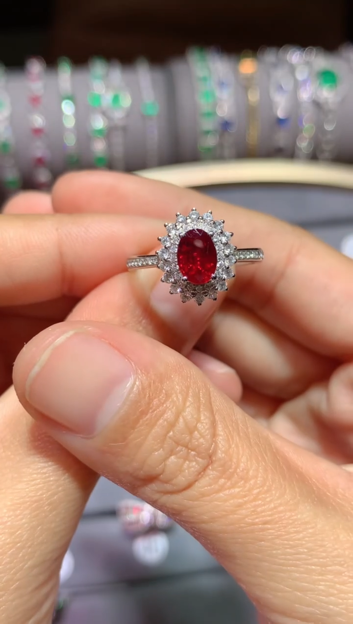 【闪购商品】红宝石戒指18K金镶嵌0.84CT  无烧鸽血红