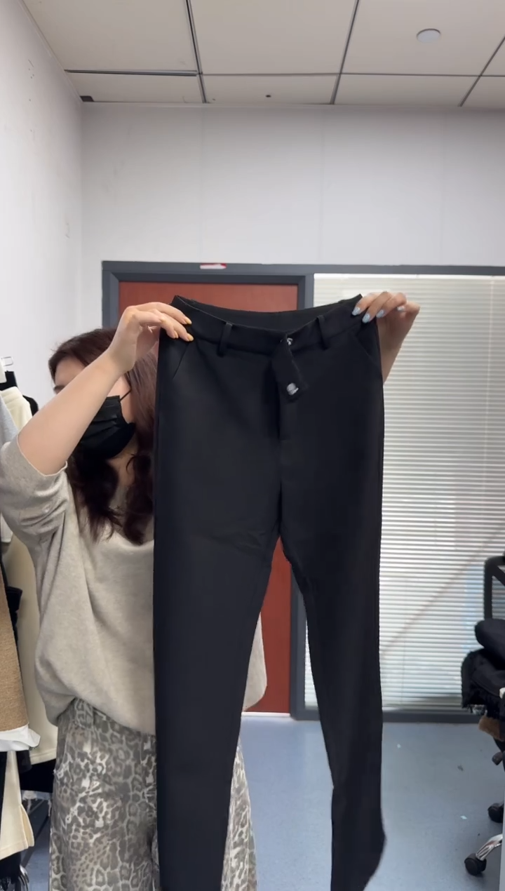 恐龙阿姨闪购商品：薄款西裤S