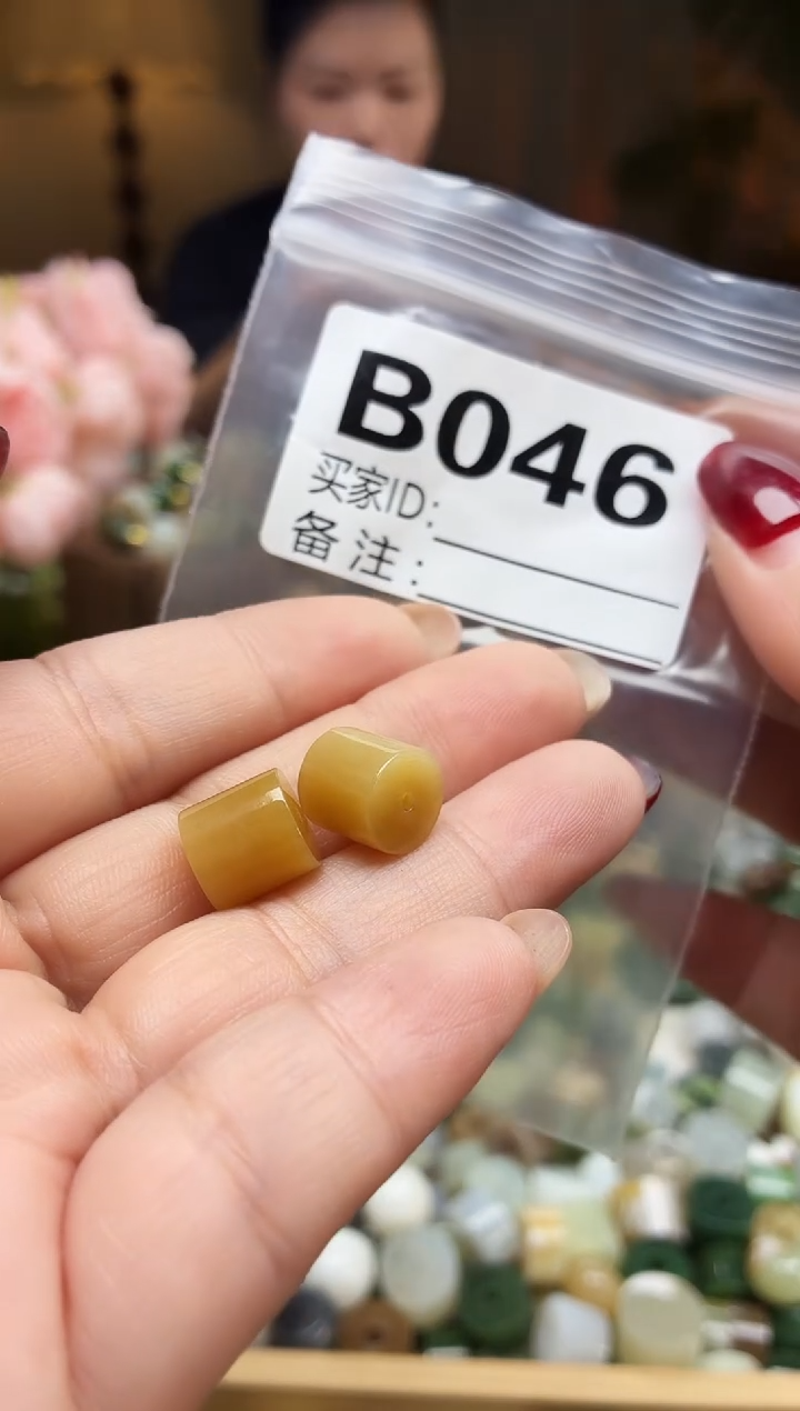 颈饰未镶嵌和田玉一对