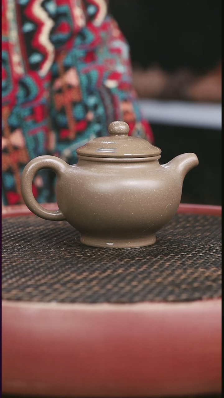 茶壶紫砂20号蟹壳青大亨掇只220CC微微暇