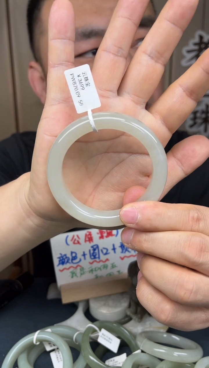 和田玉手镯未镶嵌老王和田玉32