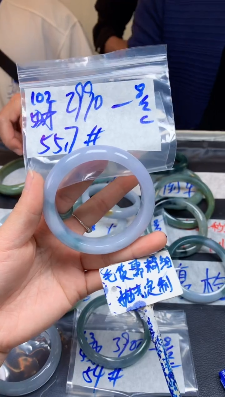 【闪购商品】定制翡翠未镶嵌102毛货需精细抛光手镯多样性拍一发一