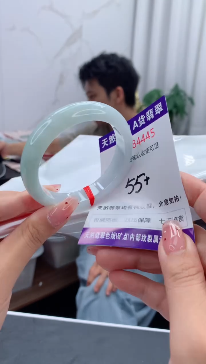 未镶嵌手镯翡翠有纹，完美者勿拍