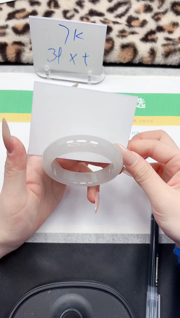 【闪购商品】石英质玉手镯未镶嵌58-54