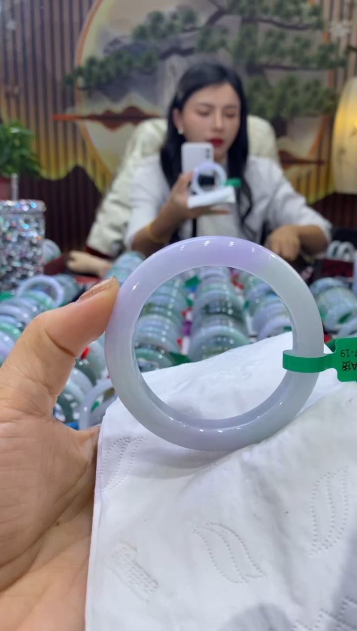 【闪购商品】翡翠手镯未镶嵌多人09866