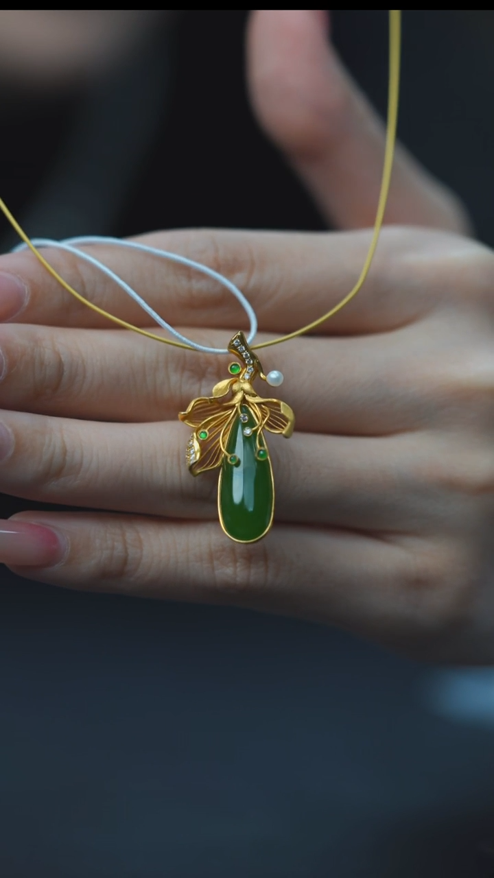 颈饰18K金镶嵌和田玉HA00728碧玉苹果绿水滴挂坠